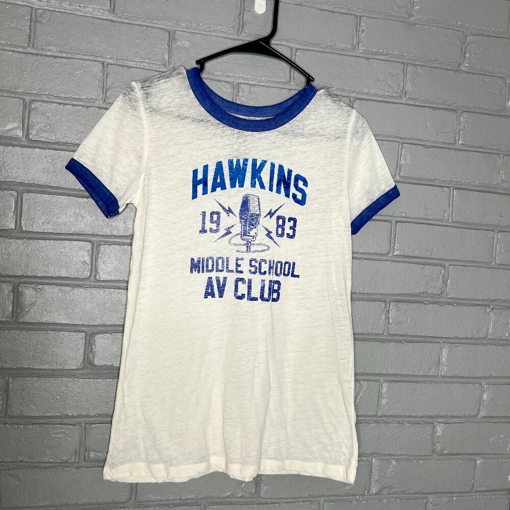 Netflix Stranger Things Hawkins Middle School A.V. Club Graphic Tee Size Small